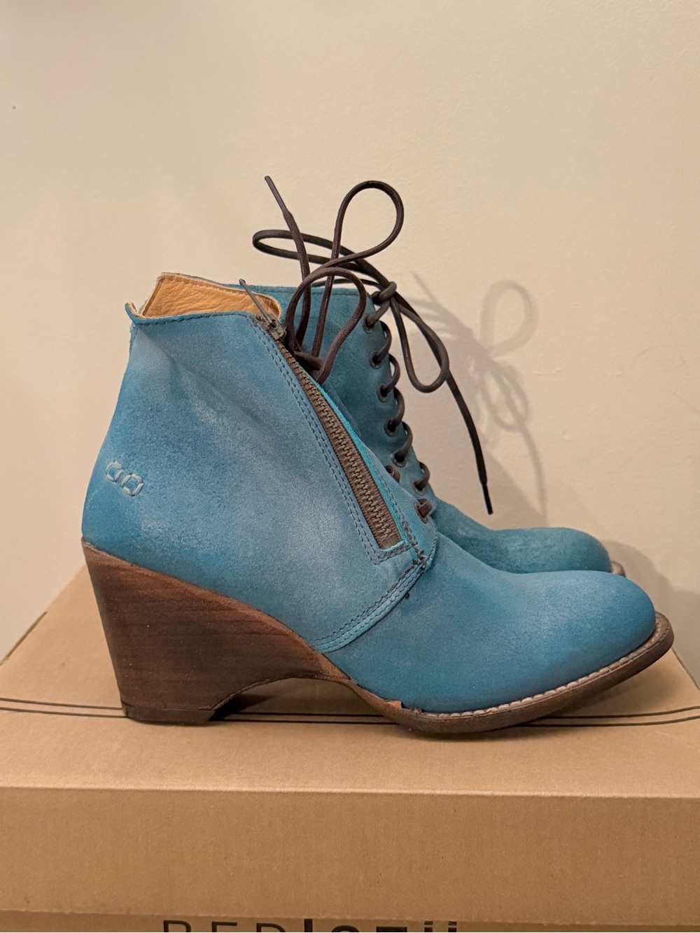 Primacy Bed Stu Powder Blue Brown Viking Suede Leather Boots Booties Size 9 NWT